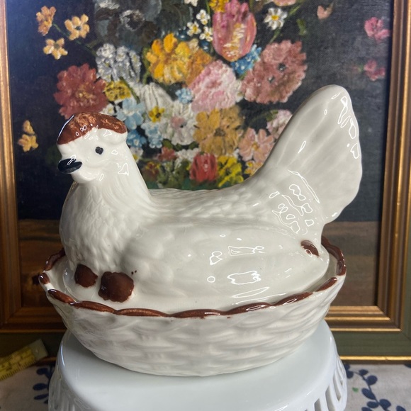Vintage ceramic hen on a nest white and brown - Picture 2 of 6